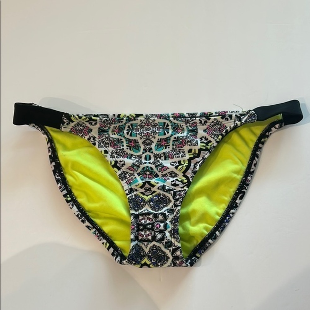 Xhilaration cute patterned bikini swim bottoms size small NWOT
